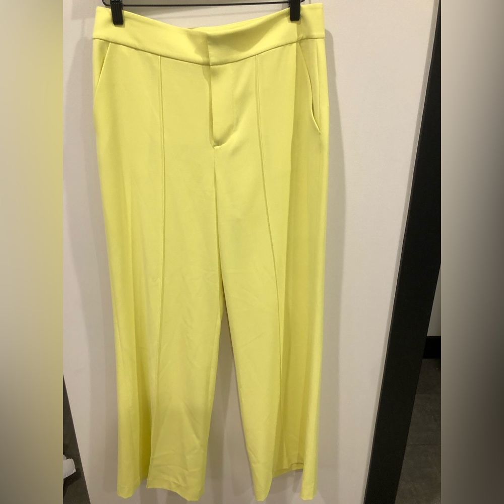 Alice + Olivia Dylan pant in daffodil size 10